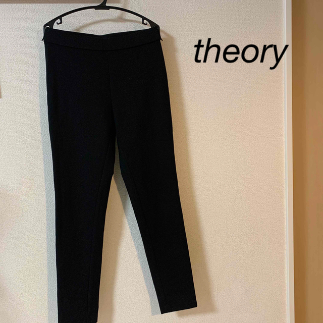 theory(セオリー)の【セオリー】レギンス感覚ではける黒パンツ☆Mサイズ レディースのパンツ(カジュアルパンツ)の商品写真