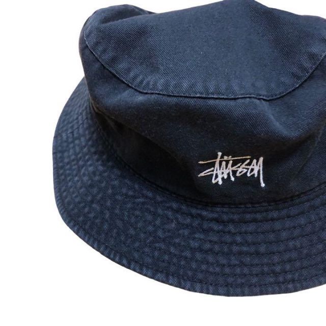 90s 紺タグ　stussy ステューシー　刺繍ロゴ　バケットハット　ブラック | フリマアプリ ラクマ