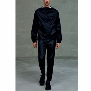 プラダ(PRADA)のmさま専用　PRADA re nylon トップス　未使用　試着のみ(ニット/セーター)