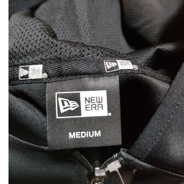 NEW ERA(ニューエラー)のNEW ERA　ウォームアップジャケット　フーディー メンズのトップス(ジャージ)の商品写真