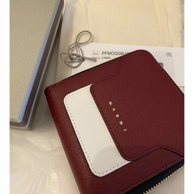 SALE❗️ マルニ 長財布 レザー ラウンドジップ ロゴ入り 赤 シンプル