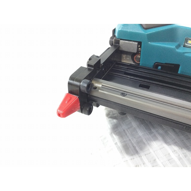 Makita ☆未使用品☆ makita マキタ 18V 充電式ピンタッカ PT353DZK 本体のみ ケース付き 63154の通販 by  工具販売専門店Borderless(ラクマ店)｜マキタならラクマ