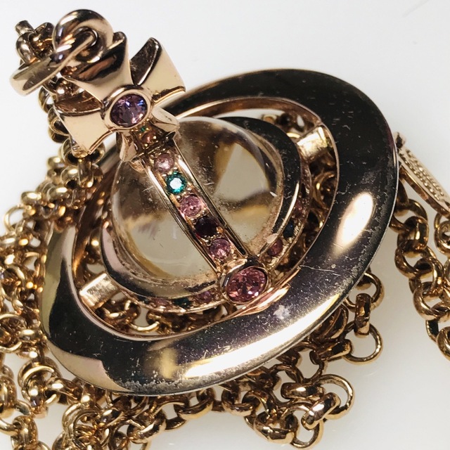 Vivienne Westwood(ヴィヴィアンウエストウッド)のヴィヴィアン ピンクゴールド　オーブ　ネックレス レディースのアクセサリー(ネックレス)の商品写真