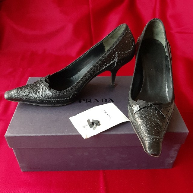 PRADA(プラダ)のPRADA 36ハーフ 黒 ハイヒール パンプス 交換用ヒール付き 美品 レディースの靴/シューズ(ハイヒール/パンプス)の商品写真