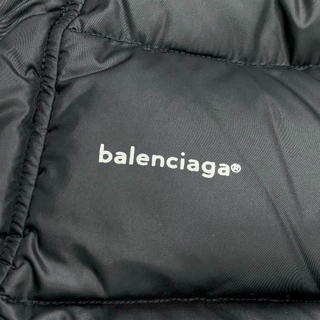 Balenciaga(バレンシアガ)の5725 バレンシアガ ナイロン ロゴ マフラー ダウンジャケット ブラック レディースのジャケット/アウター(ダウンジャケット)の商品写真
