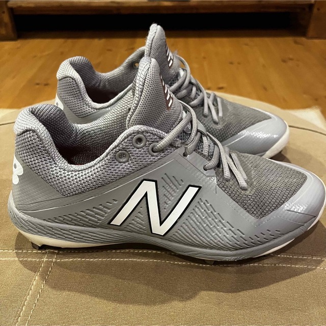 New Balance(ニューバランス)のニューバランス 野球 スパイク メタル グレー 4040v4 スポーツ/アウトドアの野球(シューズ)の商品写真