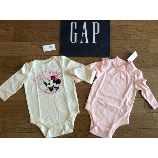 babyGAP(ベビーギャップ)の新品未使用タグ付きギャップDisneyロンパース白ピンク長袖2点セット60肌着 キッズ/ベビー/マタニティのベビー服(~85cm)(ロンパース)の商品写真