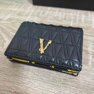 ヴェルサーチ(VERSACE)のヴェルサーチェ　ヴィルトゥス キルティング　財布　二つ折り(財布)