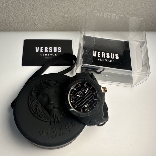 ヴェルサス ヴェルサーチ 高級 腕時計 43mm レッド 黒