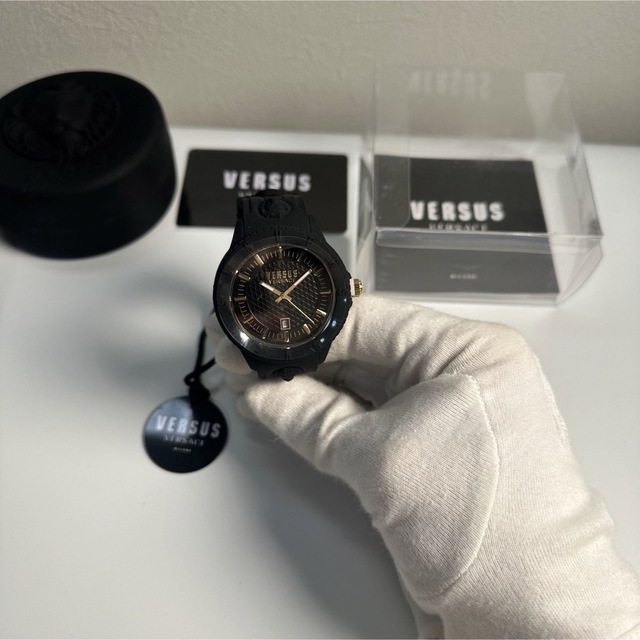 新品即納】ヴェルサス ヴェルサーチ 高級 腕時計 43mm レッド 黒-