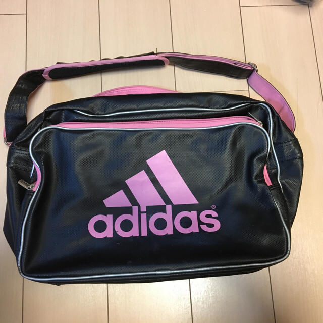 adidas(アディダス)のadidas エナメルバッグ スポーツ/アウトドアのサッカー/フットサル(その他)の商品写真