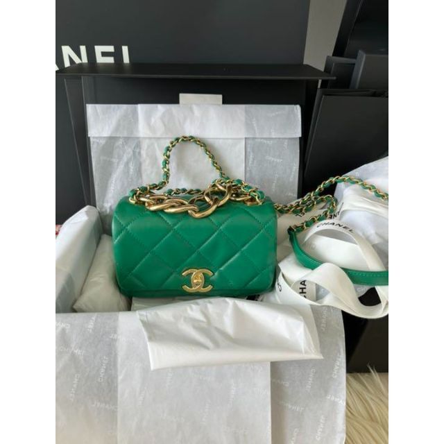 珍しい CHANEL シャネル マトラッセチェーンショルダー 希少カラー