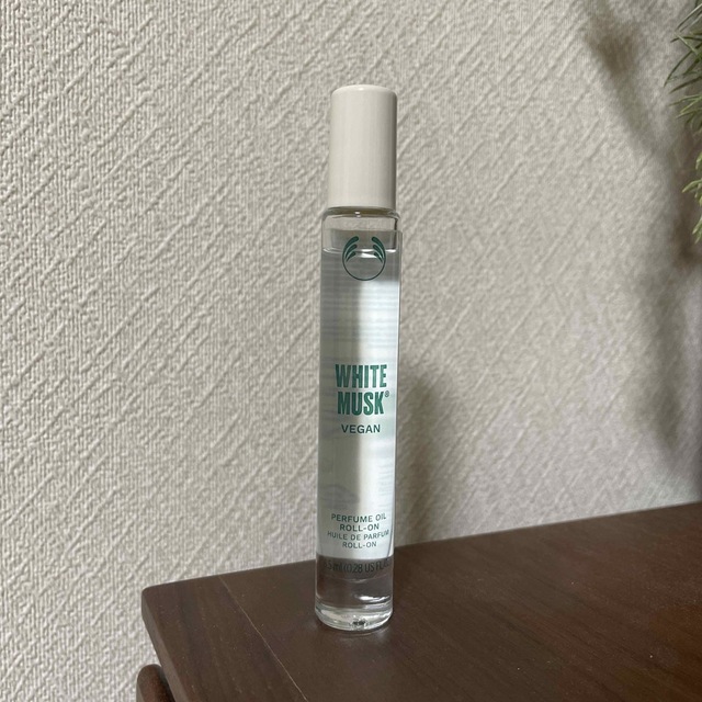 THE BODY SHOP(ザボディショップ)のボディショップ★ ホワイトムスク パフュームオイル ロールオン 8.5ｍL コスメ/美容の香水(ユニセックス)の商品写真