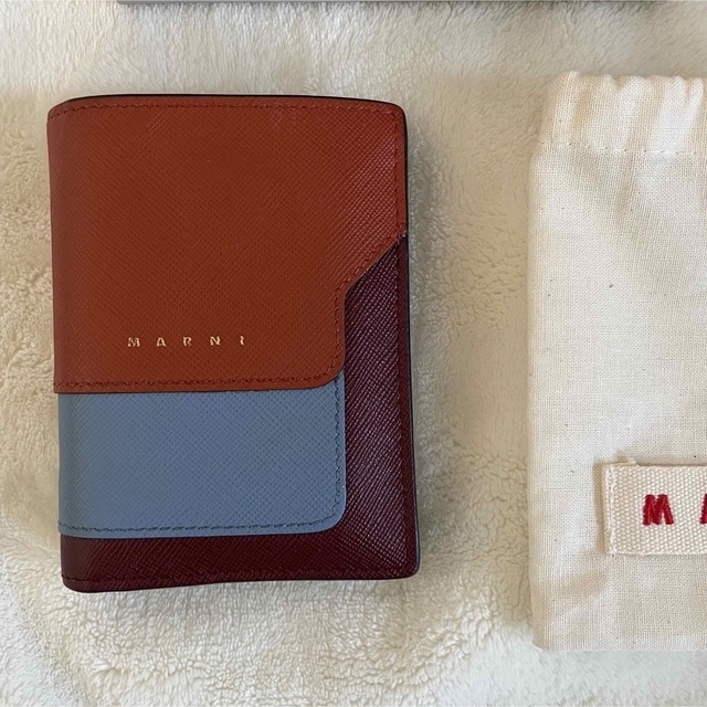 【美品】マルニ　MARNI ミニウォレット115センチ横幅