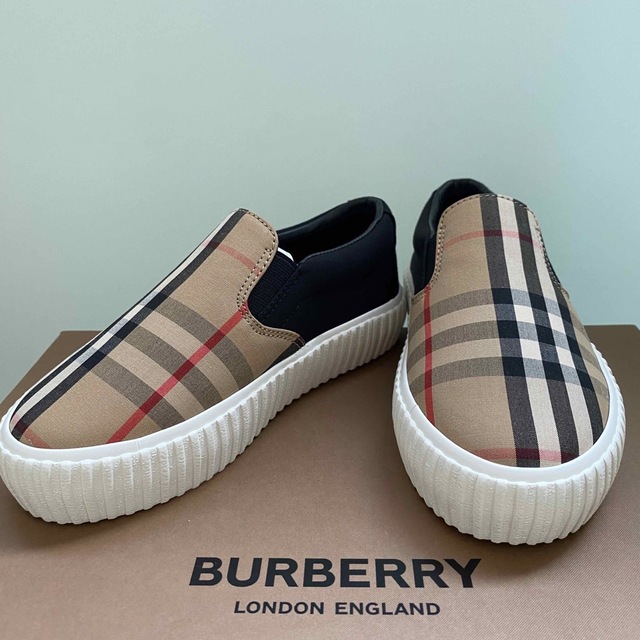 最安値挑戦 BURBERRY バーバリー スリッポン 靴 キッズ 15.5cm solines.ec