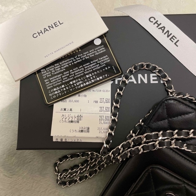 CHANEL(シャネル)のCHANEL 携帯ケース スマホ/家電/カメラのスマホアクセサリー(iPhoneケース)の商品写真