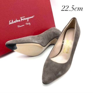 サルヴァトーレフェラガモ(Salvatore Ferragamo)の✨新品未使用✨ 箱付き✨ Ferragamo 22.5cm スエード グレー(ハイヒール/パンプス)