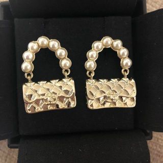 CHANEL - シャネル ココマーク ピアス パール 新品同様の通販|ラクマ