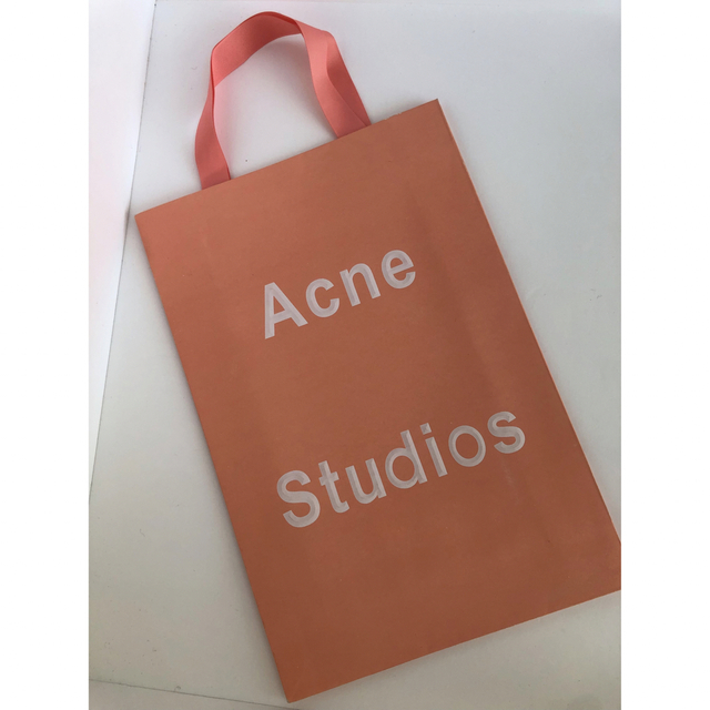 Acne Studios(アクネストゥディオズ)のAcne Studios マフラー 新タグ 留ピン付き 期間限定 値下げ中 レディースのファッション小物(マフラー/ショール)の商品写真