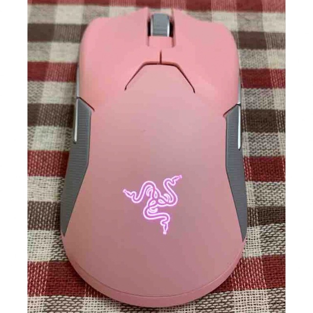 Razer(レイザー)のゲーミングマウス Viper Ultimate Quartz Pink スマホ/家電/カメラのPC/タブレット(PC周辺機器)の商品写真