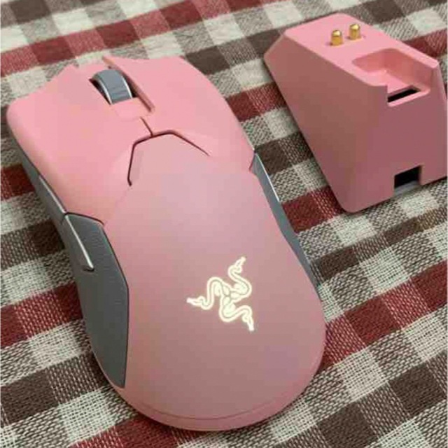 Razer(レイザー)のゲーミングマウス Viper Ultimate Quartz Pink スマホ/家電/カメラのPC/タブレット(PC周辺機器)の商品写真