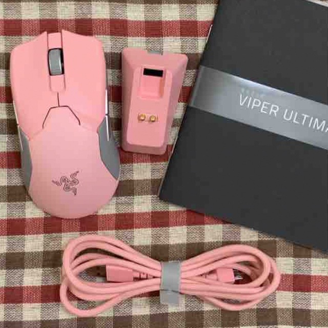 Razer(レイザー)のゲーミングマウス Viper Ultimate Quartz Pink スマホ/家電/カメラのPC/タブレット(PC周辺機器)の商品写真