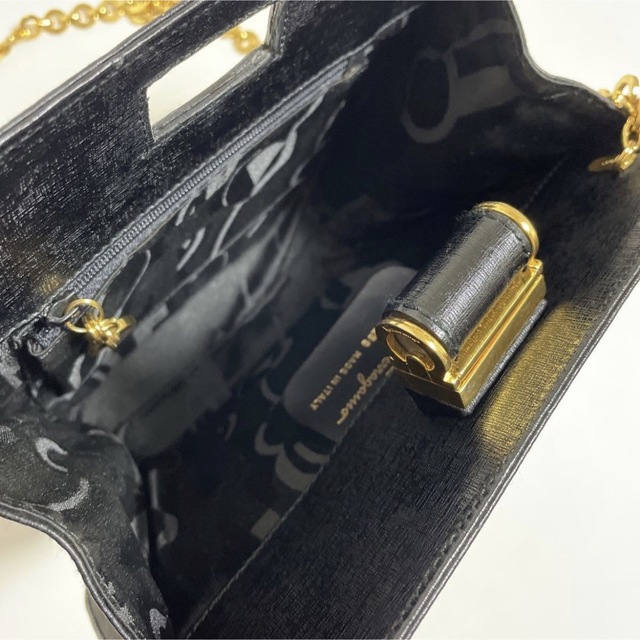 フェラガモ チェーン ショルダーバッグ レザー ブラック ヴィンテージ