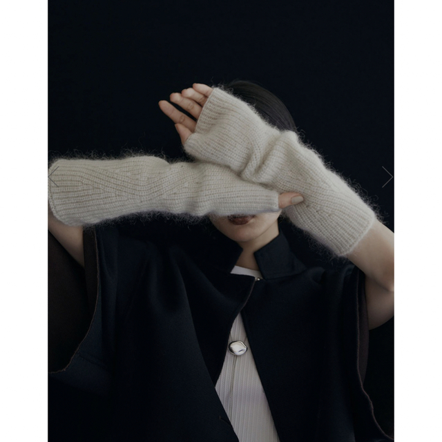 Ameri VINTAGE(アメリヴィンテージ)の【専用です】MOHAIR KNIT ARM WARMER レディースのファッション小物(手袋)の商品写真
