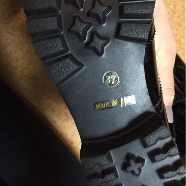 URBAN RESEARCH(アーバンリサーチ)のRODE SKO メダリオンマニッシュシューズ 新品未使用 レディースの靴/シューズ(ローファー/革靴)の商品写真