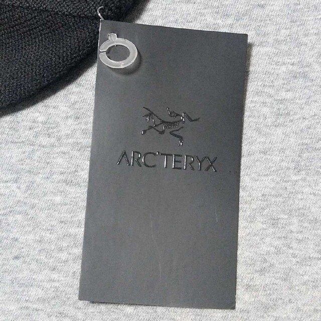 ARC'TERYX(アークテリクス)のアークテリクス　ビーニー　ニット帽　キャップ　ブラック　黒色　ロゴ入り　帽子 メンズの帽子(ニット帽/ビーニー)の商品写真