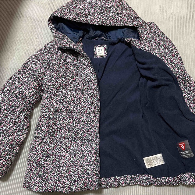 GAP(ギャップ)のGAP  キッズダウン　小花柄　XL  150㎝ キッズ/ベビー/マタニティのキッズ服女の子用(90cm~)(ジャケット/上着)の商品写真