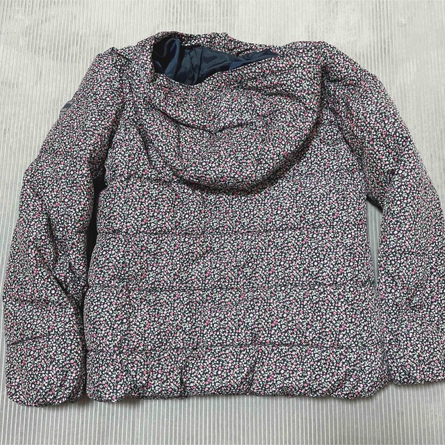 GAP(ギャップ)のGAP  キッズダウン　小花柄　XL  150㎝ キッズ/ベビー/マタニティのキッズ服女の子用(90cm~)(ジャケット/上着)の商品写真