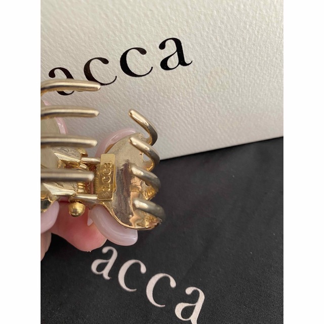 acca(アッカ)のアッカ acca  美品　クリップ　小　モチーフ　リボン　バレッタ　シュシュ レディースのヘアアクセサリー(バレッタ/ヘアクリップ)の商品写真