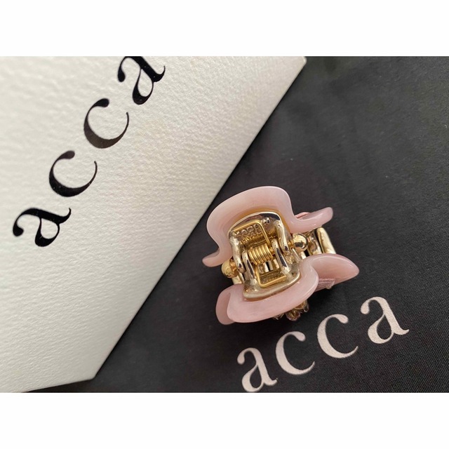 acca(アッカ)のアッカ acca  美品　クリップ　小　モチーフ　リボン　バレッタ　シュシュ レディースのヘアアクセサリー(バレッタ/ヘアクリップ)の商品写真