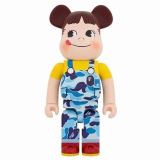 フジヤ(不二家)のBE@RBRICK  BAPE(R) × ペコちゃん 1000% ブルー(その他)