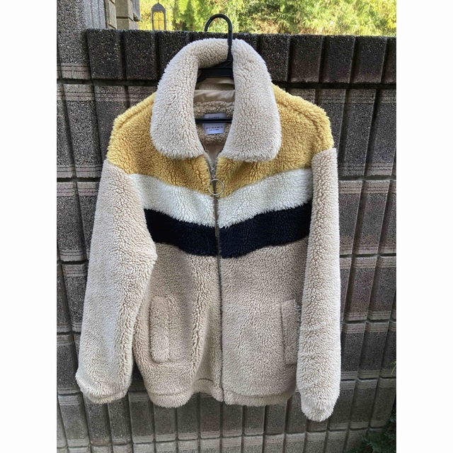 Bershka ベルシュカ ボアブルゾン もこもこアウター | フリマアプリ ラクマ