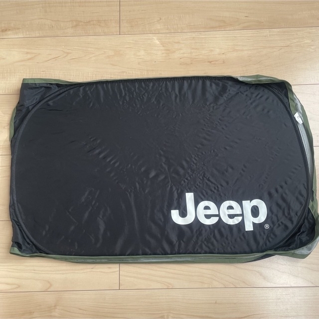 Jeep(ジープ)のJEEP ジープ　JKラングラー専用　サンシェード　純正 自動車/バイクの自動車(車内アクセサリ)の商品写真