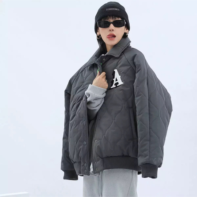 韓国 オーバーサイズジャケット ゆるダボ 黒っぽいグレー バッグ刺繍プリント 1