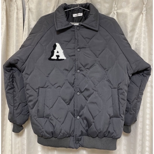 韓国 オーバーサイズジャケット ゆるダボ 黒っぽいグレー バッグ刺繍プリント 4