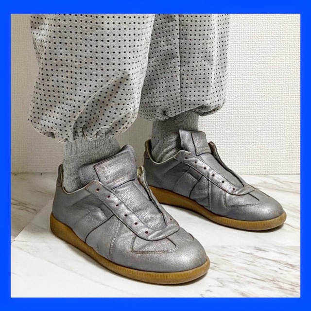 Maison Martin Margiela(マルタンマルジェラ)の初期 maison margiela replica 銀色 ジャーマントレーナー メンズの靴/シューズ(スニーカー)の商品写真