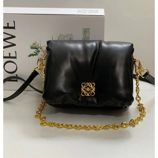 2022年秋冬新作 LOEWE - LOEWE ロエベ パファー ゴヤバッグ ショルダー