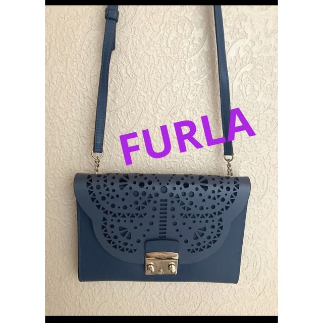 Furla(フルラ)のフルラ　斜め掛けok ショルダーバッグ　本革型抜き　くすみブルー レディースのバッグ(ショルダーバッグ)の商品写真