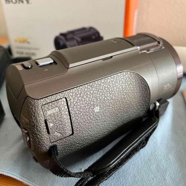 SONY(ソニー)の値下げしましたSONY FDR-AX40 4Kビデオカメラ　ハンディーカム 中古 スマホ/家電/カメラのカメラ(ビデオカメラ)の商品写真