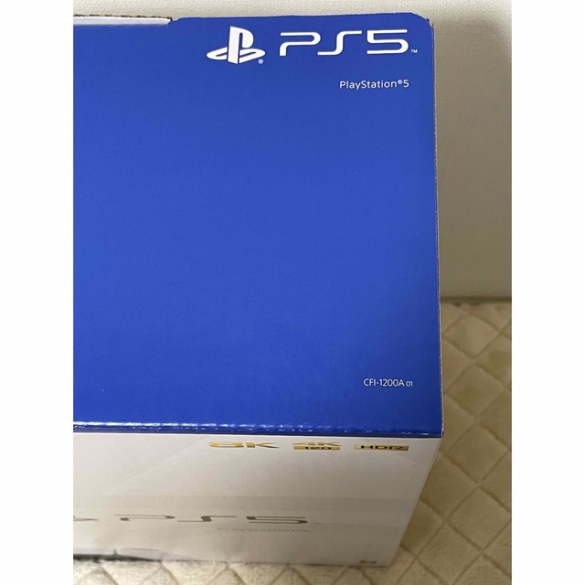 PlayStation(プレイステーション)のPlayStation5／PS5 通常版　新品未開封 エンタメ/ホビーのゲームソフト/ゲーム機本体(家庭用ゲーム機本体)の商品写真