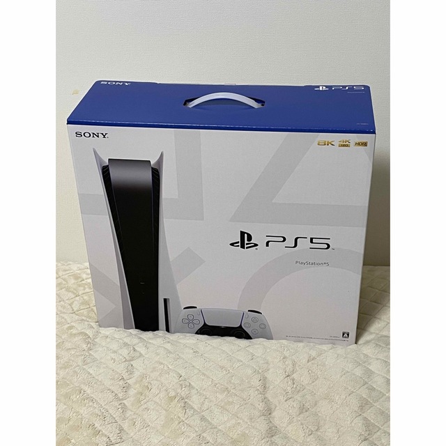 PlayStation(プレイステーション)のPlayStation5／PS5 通常版　新品未開封 エンタメ/ホビーのゲームソフト/ゲーム機本体(家庭用ゲーム機本体)の商品写真