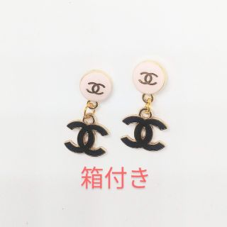 シャネル(CHANEL)の正規品◆CHANEL◆チャームピアス◆黒ピンク×ゴールド◆金属アレルギー対応◆箱(ピアス)