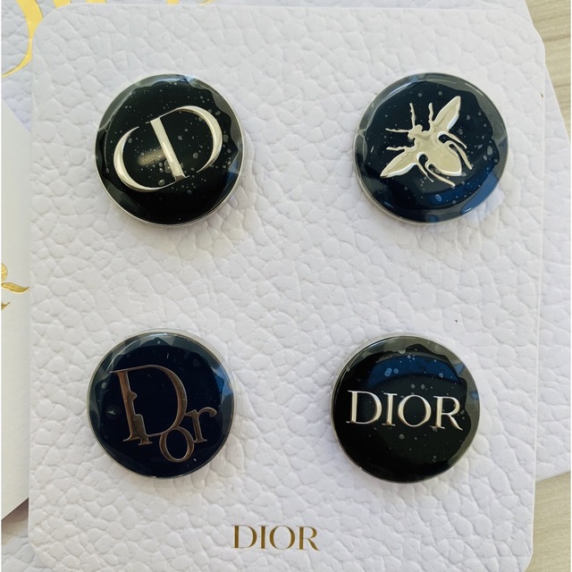 Dior(ディオール)の【Dior ディオール】ノベルティ　ピンバッジ　　新品未使用 コスメ/美容のコスメ/美容 その他(その他)の商品写真