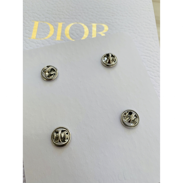 Dior(ディオール)の【Dior ディオール】ノベルティ　ピンバッジ　　新品未使用 コスメ/美容のコスメ/美容 その他(その他)の商品写真