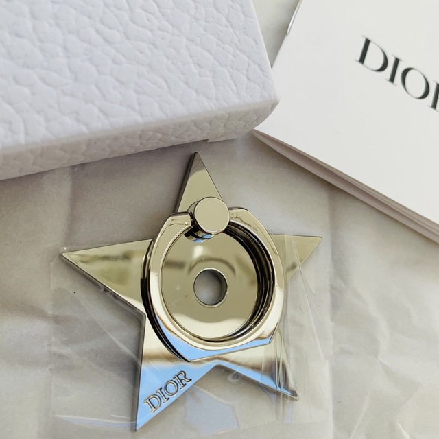 Dior(ディオール)の【Dior ディオール】ノベルティ　スマホリング　新品未使用 コスメ/美容のコスメ/美容 その他(その他)の商品写真