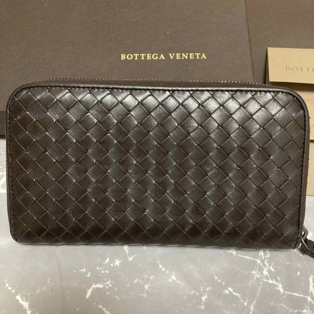 Bottega Veneta(ボッテガヴェネタ)の正規品　ボッテガヴェネタ イントレチャート レザー ラウンドファスナー 長財布 メンズのファッション小物(長財布)の商品写真